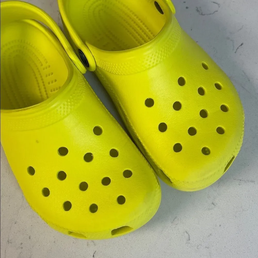 Crocs Classic Clog Size Junior 1, Acidity, Bright Neon Yellow Style # 206991
